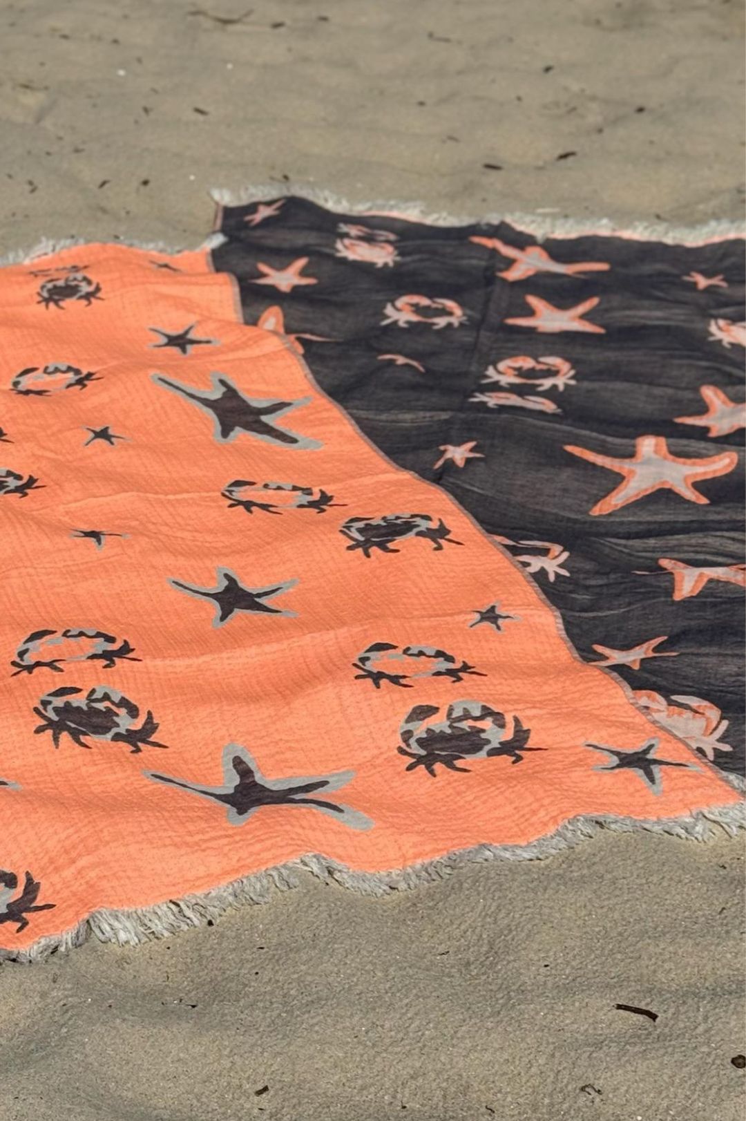 Toalla 100x180 cm. “Crab” Coral Flúor