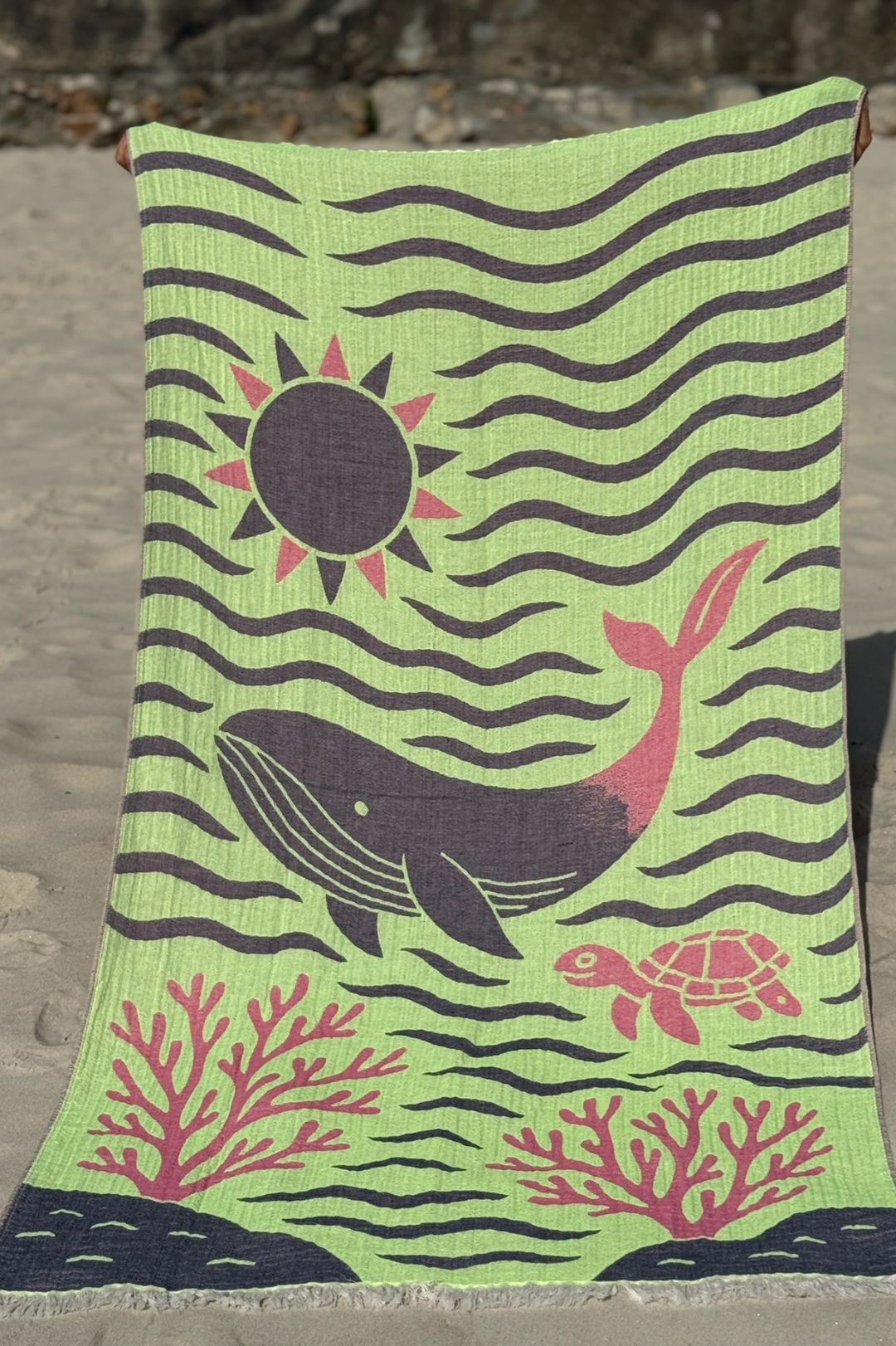 Toalla Reversible "WHALE" FLÚOR - 100x200cm