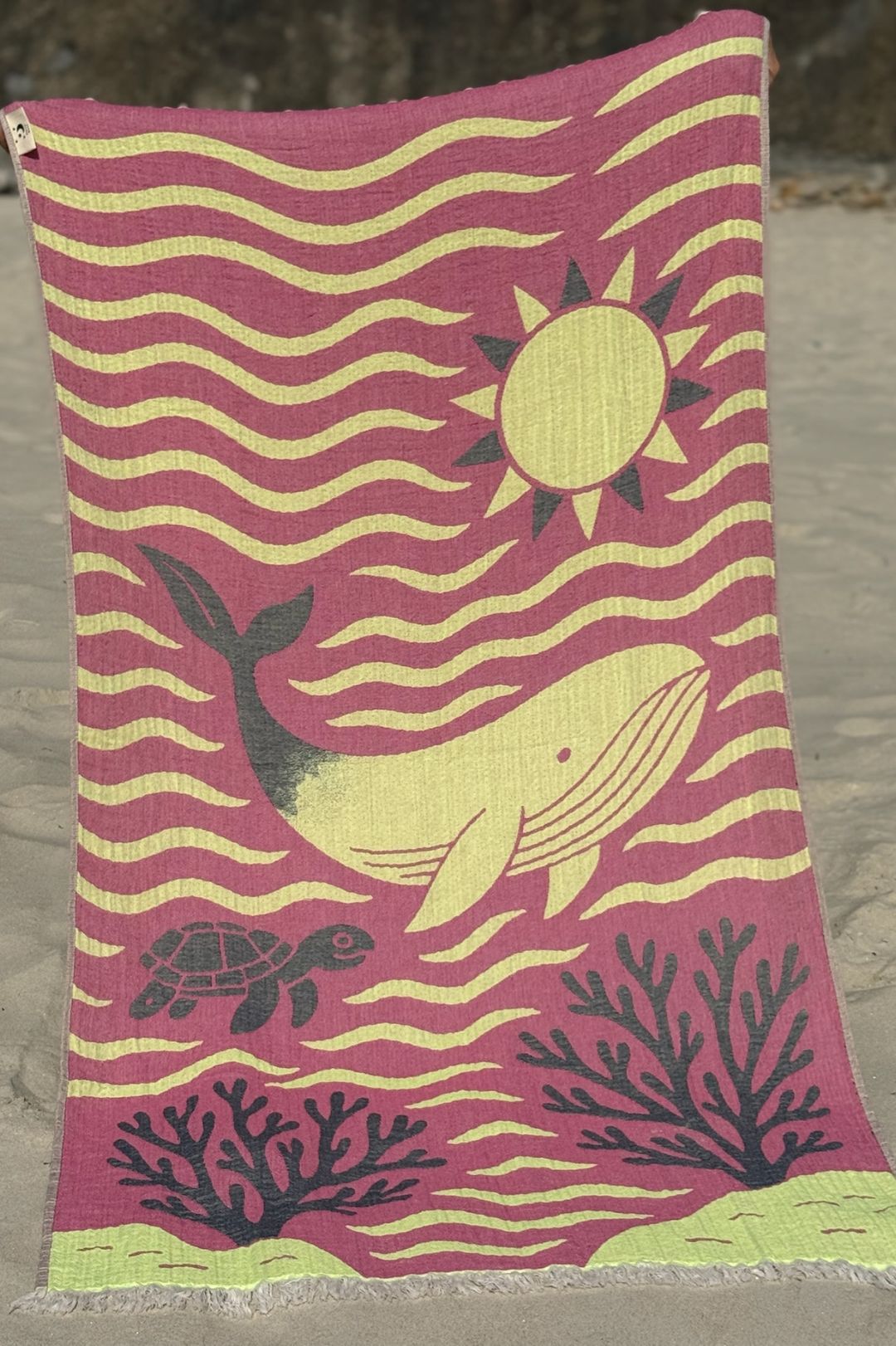 Toalla Reversible "WHALE" FLÚOR - 100x200cm