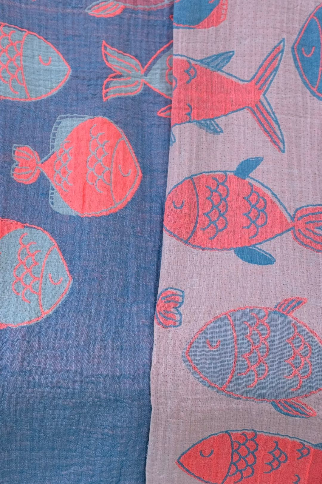 Toalla 100x180 cm. “Fish” Azul Flúor